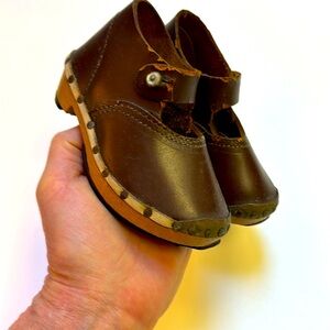 Antique 1930s Leather Wood Mother pearl button sz 3 Dutch baby clogs for display